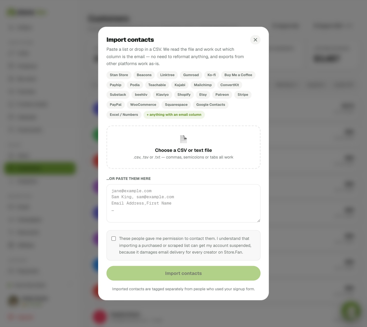 La fenêtre d'import de contacts avec les plateformes reconnues et une case de consentement